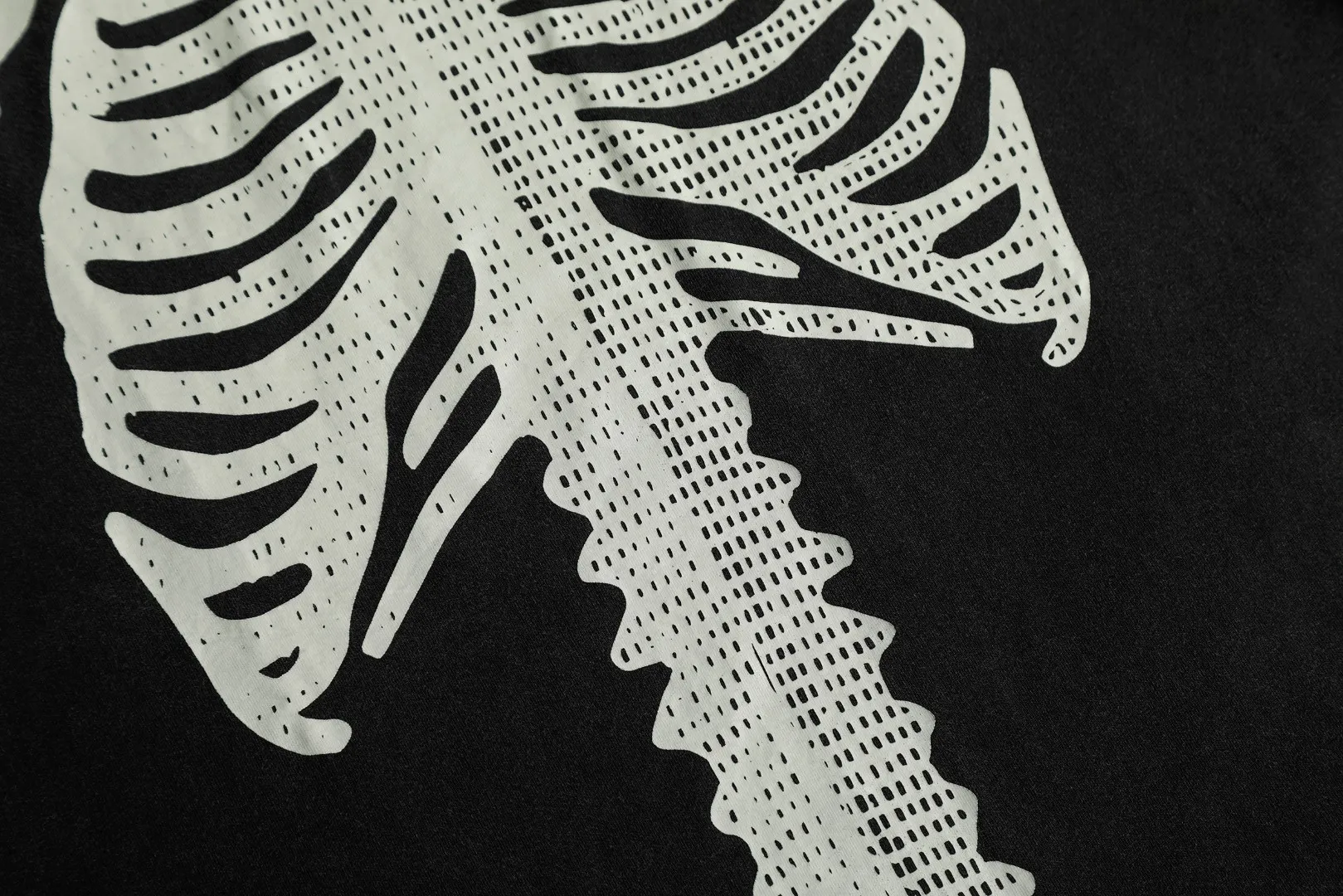 Saint washed vintage skeleton short-sleeved T-shirt Color: washed black Wholesale price: 118 Size: M L XL XXL Style number: 2148
